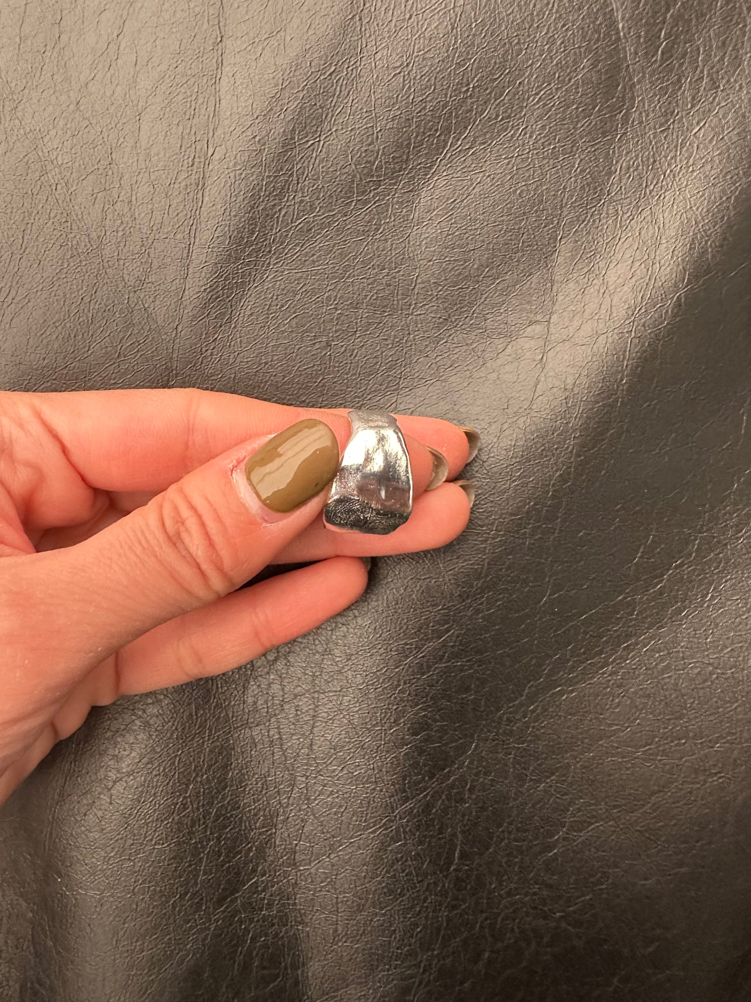 R6 (25-27Nov $468, 之後批發價$498）