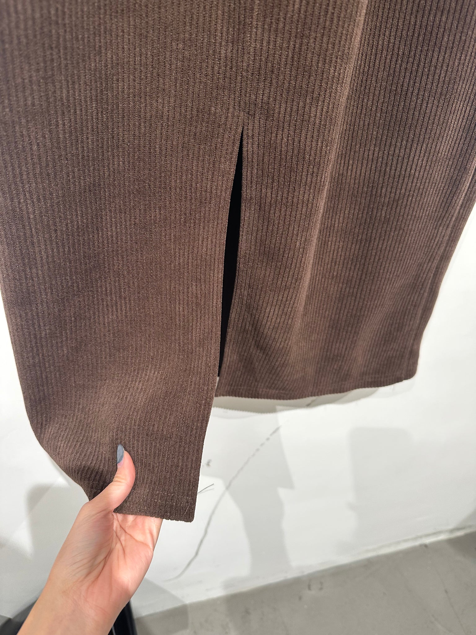 Corduroy Ribbed Pensil Skirt  (加購$198)