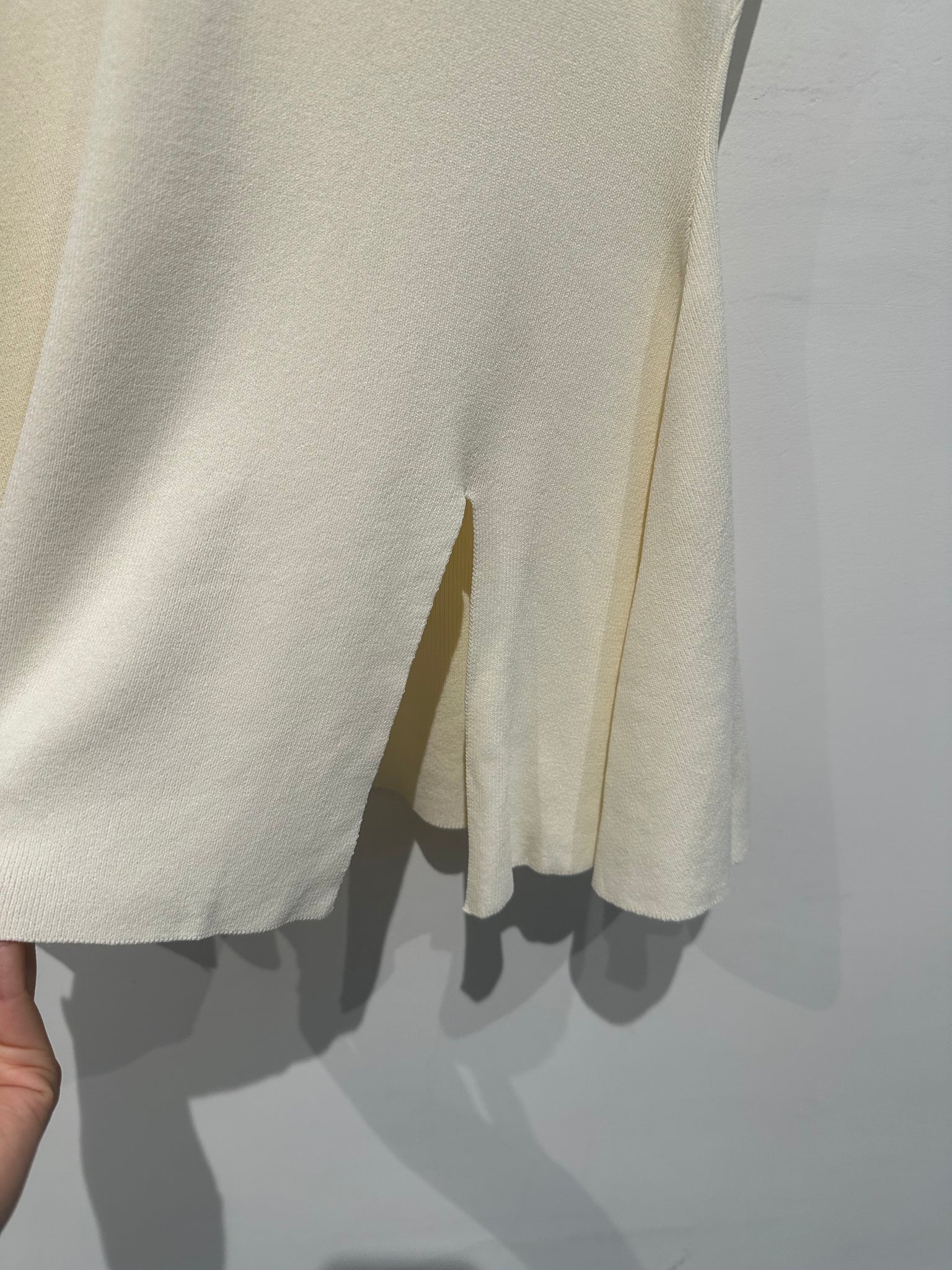 Side V Knit Top (9-11Jul 超抵價$268, 之後批發價$298)