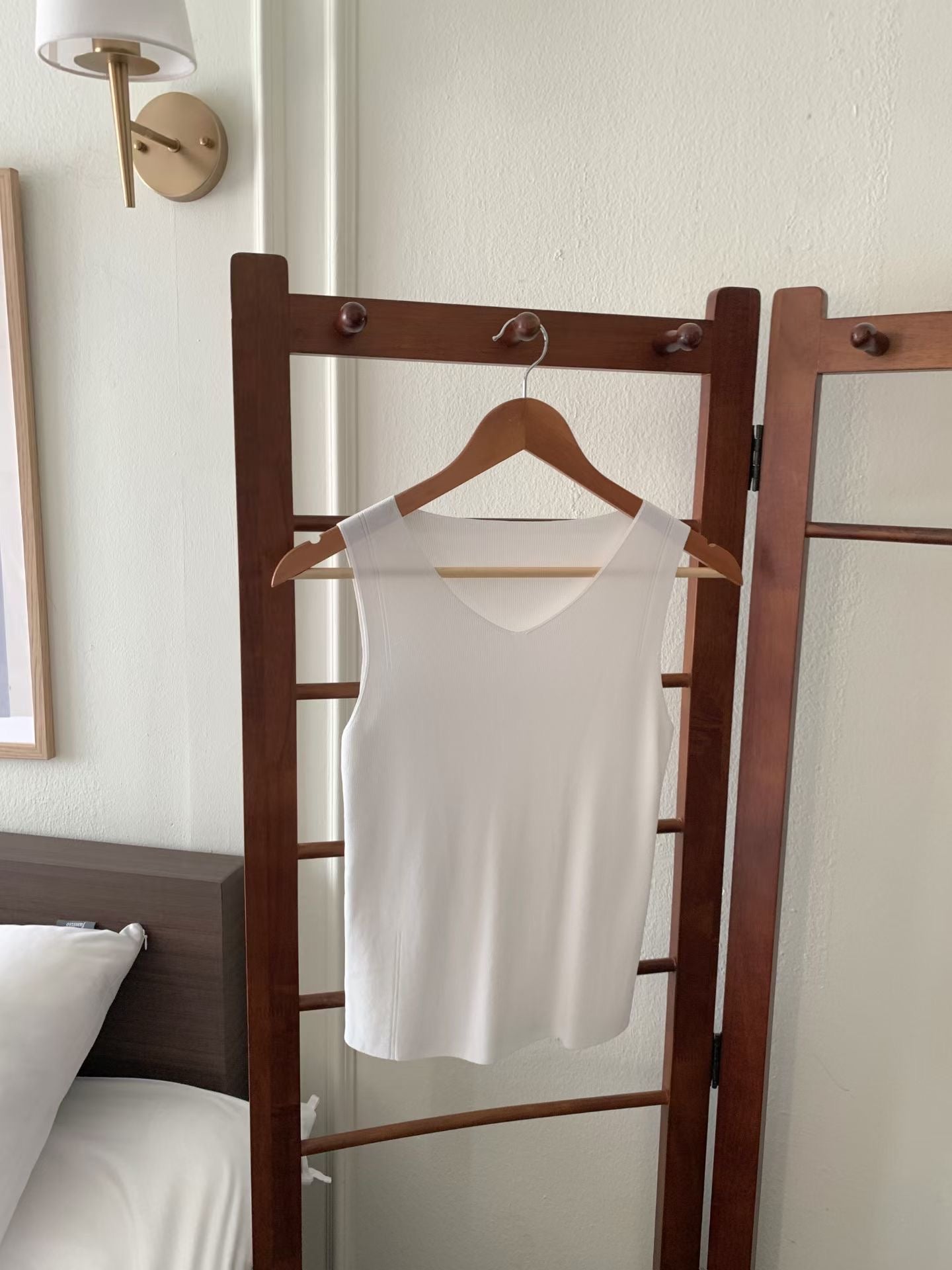 Daily Quality V Neck Vest (18-20Jul 超抵價$198, 之後批發價$228)