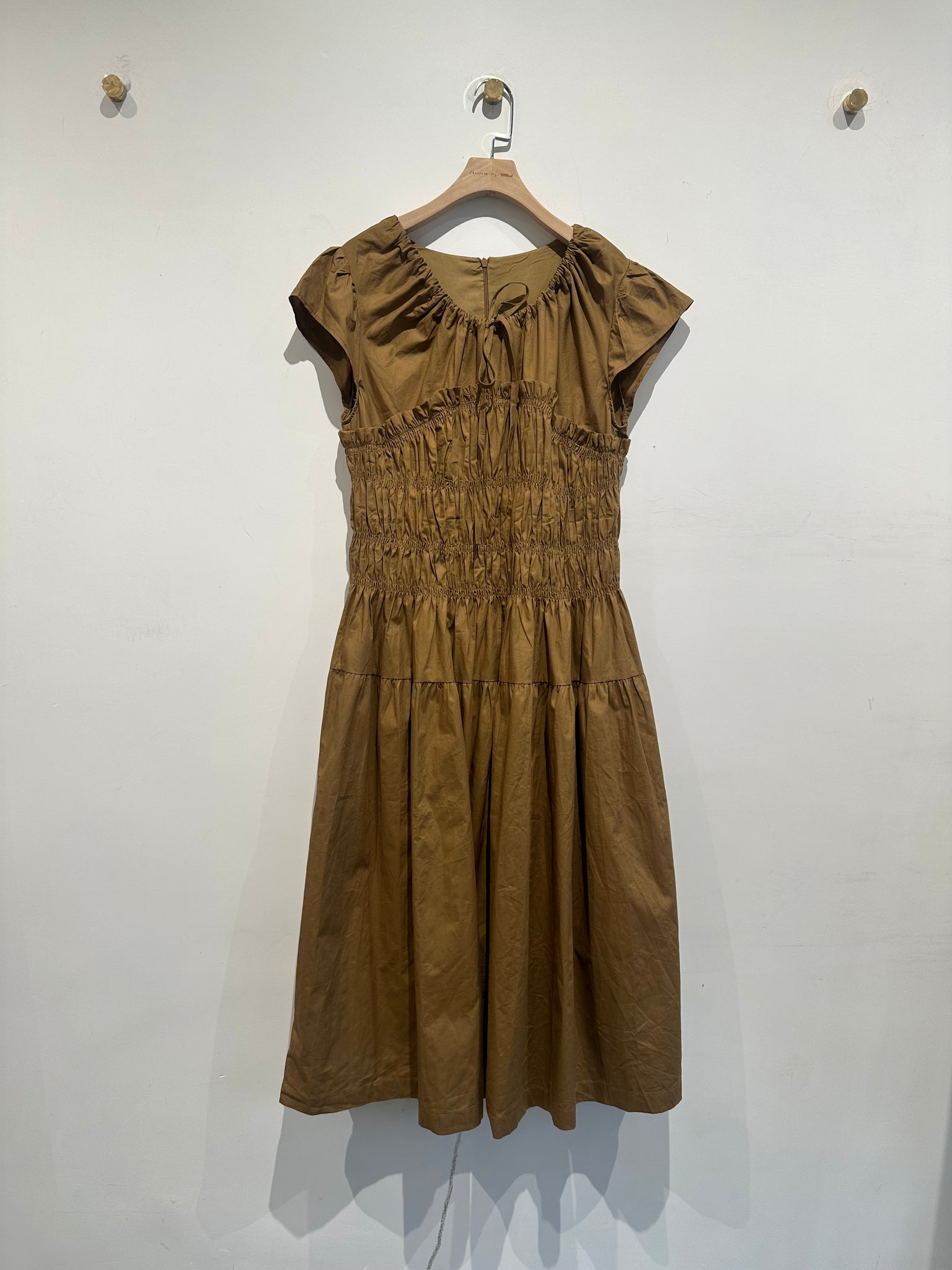 Smocking Dress Khaki (9-11Jul 超抵價$398, 之後批發價$468)