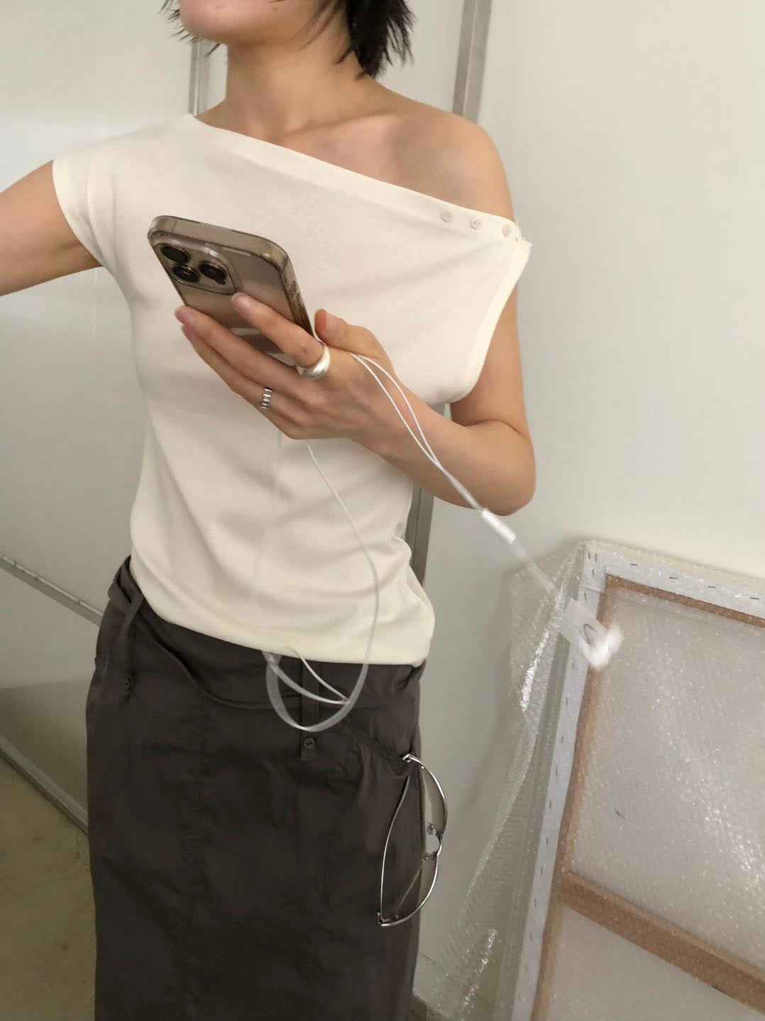 Button Single Shoulder Top (18-20Jul 超抵價$298, 之後批發價$328)
