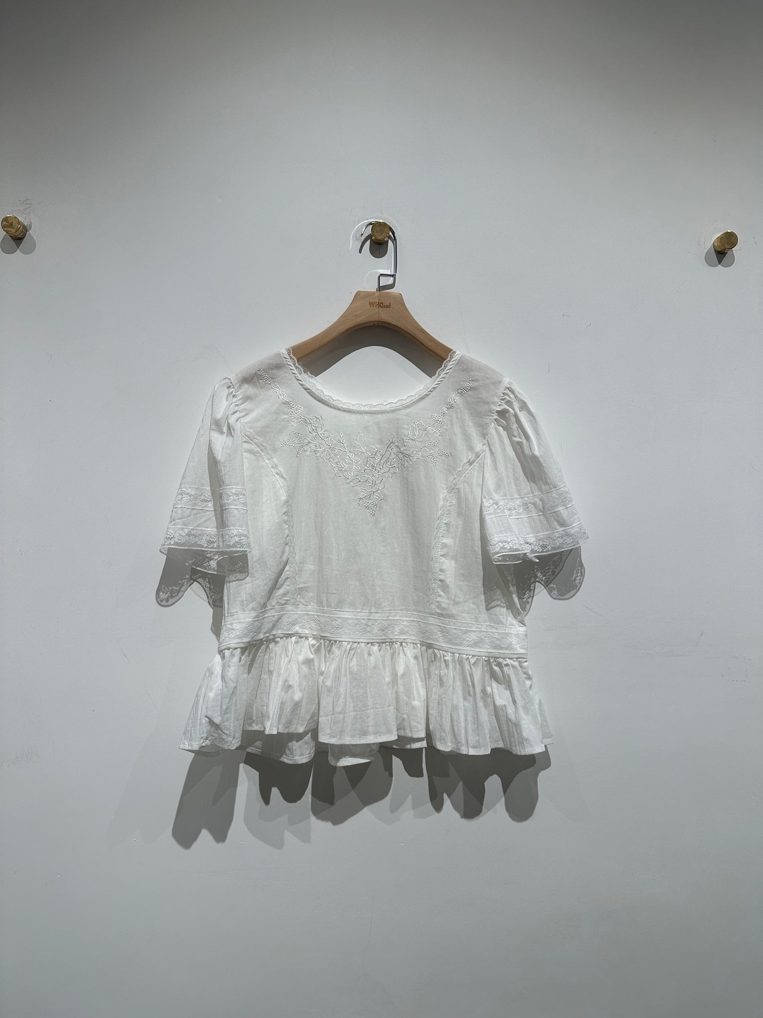 T8 lace top (19-21Jun $348, 之後批發價$398）