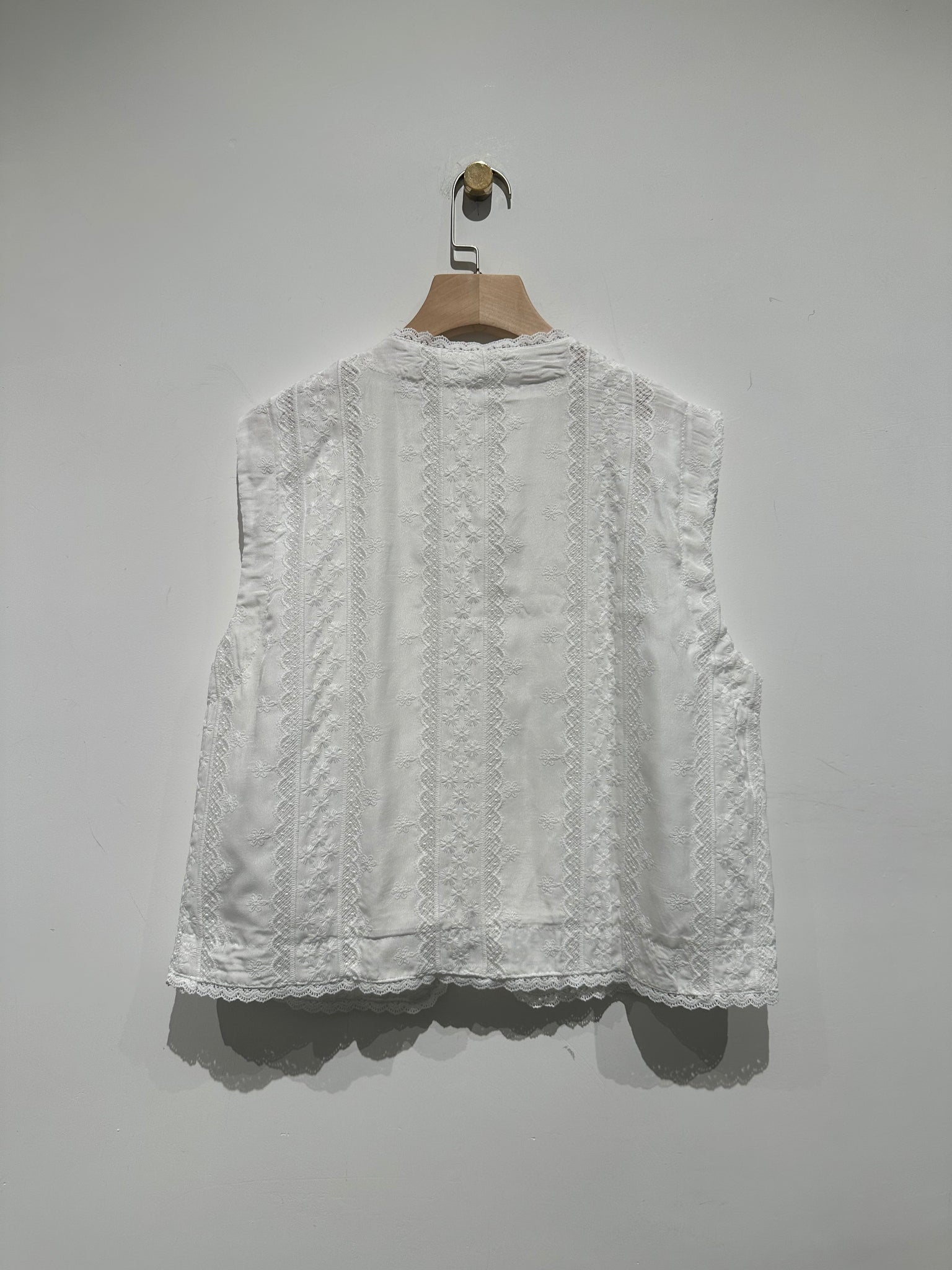 Delicate Lace Vest  (2-5Jul 超抵價$298, 之後批發價$398)