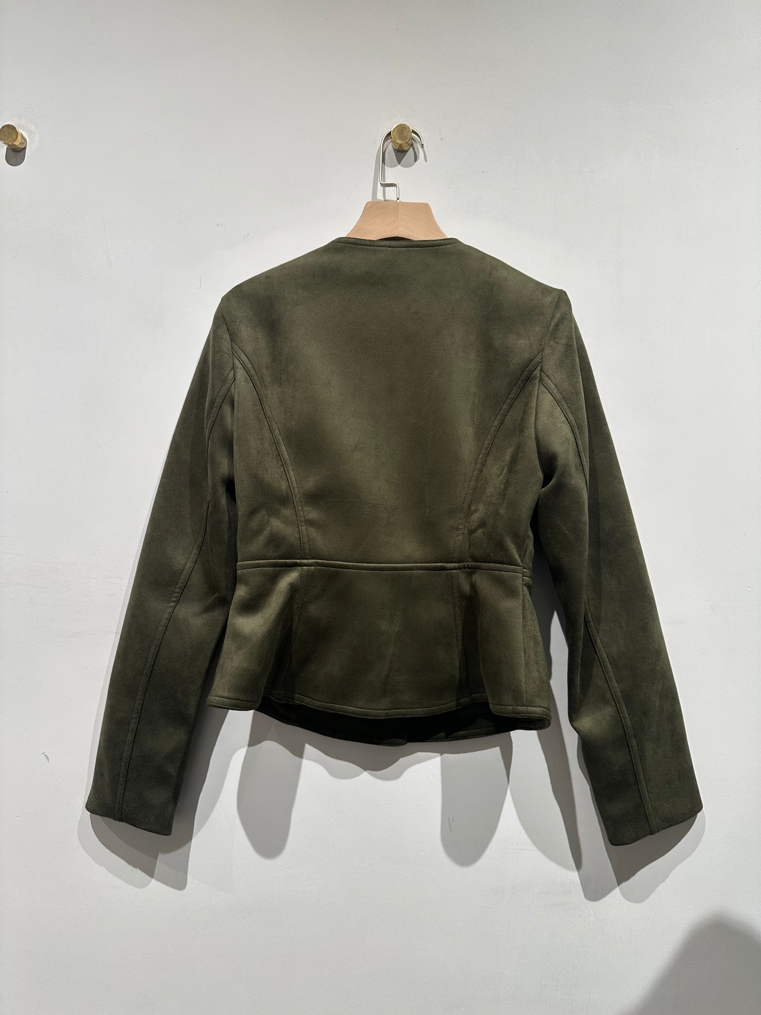 Suede Slim Fit Jacket Military Green (15-18Jan $668, 之後批發價$768）