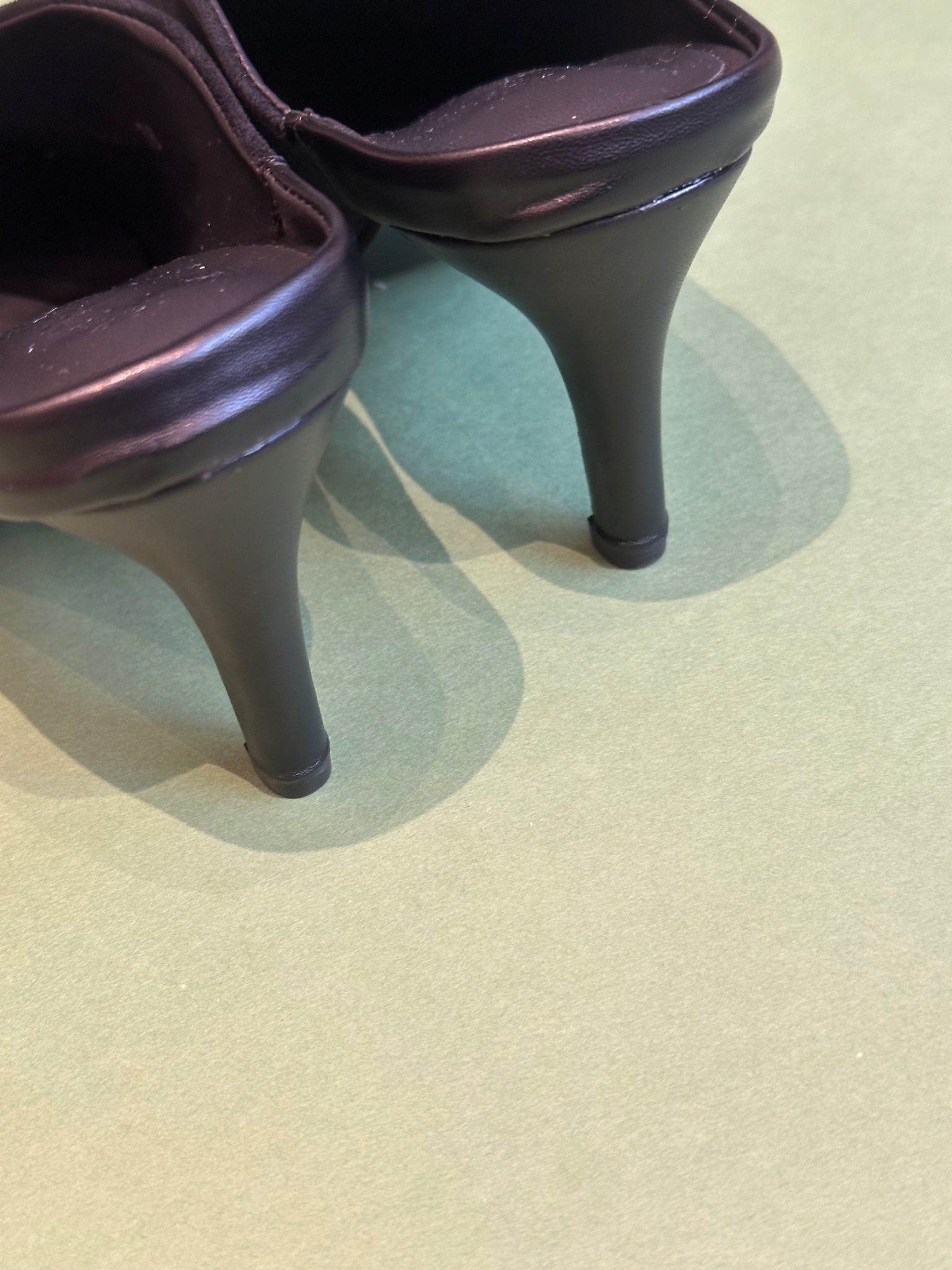 Leather Square Head Heel Mules (28-30May 超抵價 $528, 批發價$568)