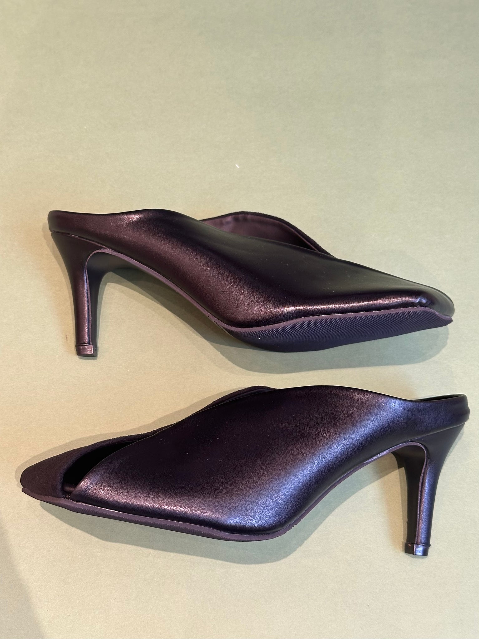 Leather Square Head Heel Mules (28-30May 超抵價 $528, 批發價$568)
