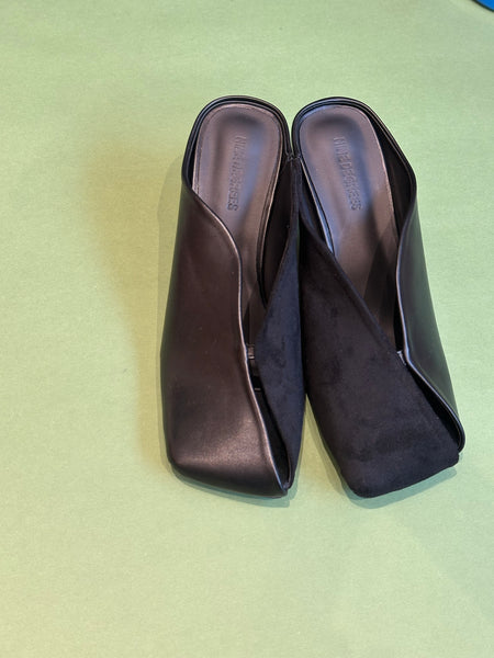 Leather Square Head Heel Mules (28-30May 超抵價 $528, 批發價$568)