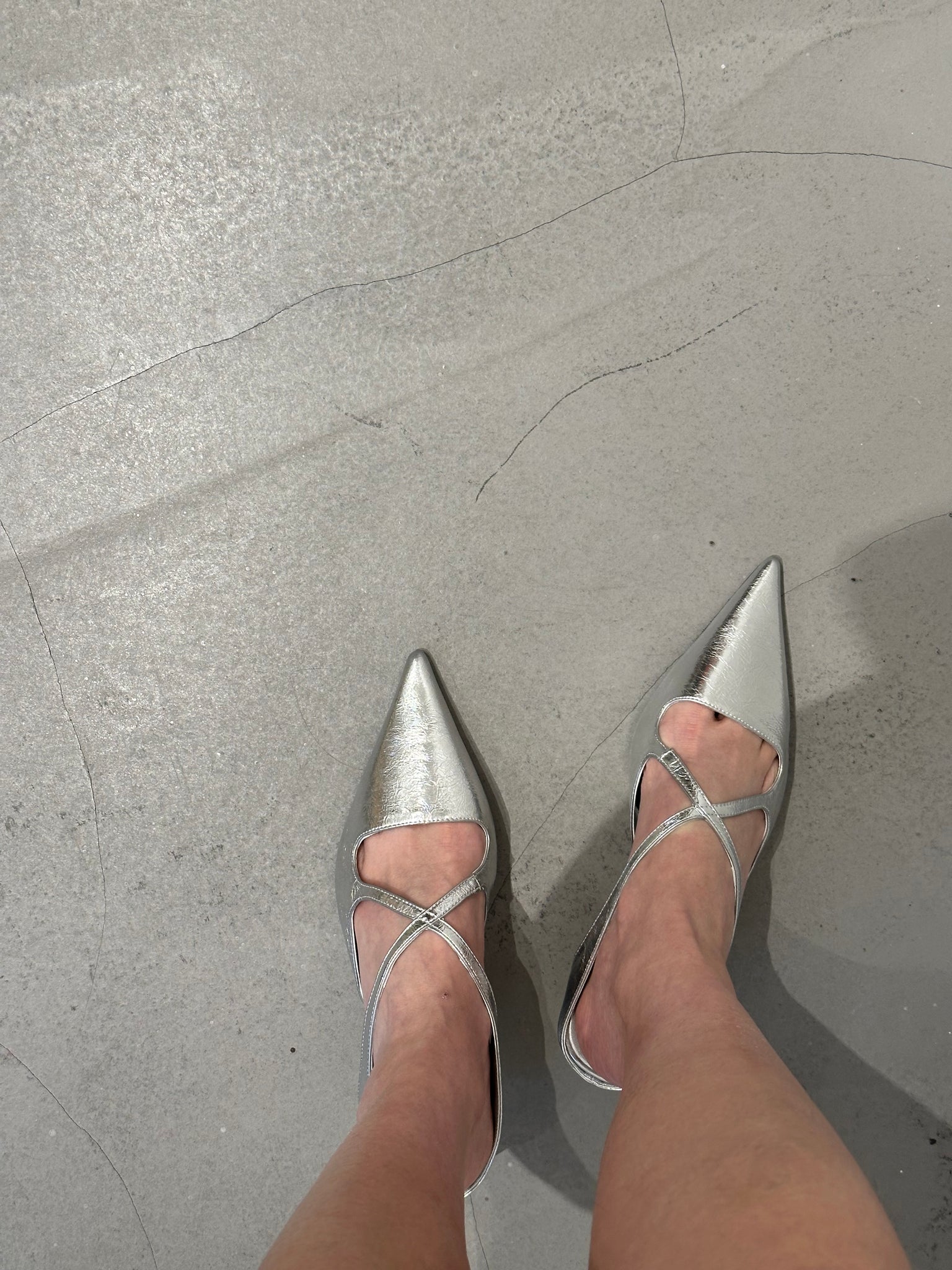 Silver Cross Pointed Mules  (限時超抵快閃價$448至今晚23:59, 18-20Jun 超抵價$468, 之後批發價$498)
