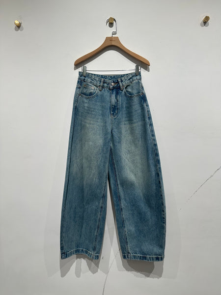 High Waist Barrel Washed Jeans (3-5Sep 超抵價$398, 之後批發價$468)