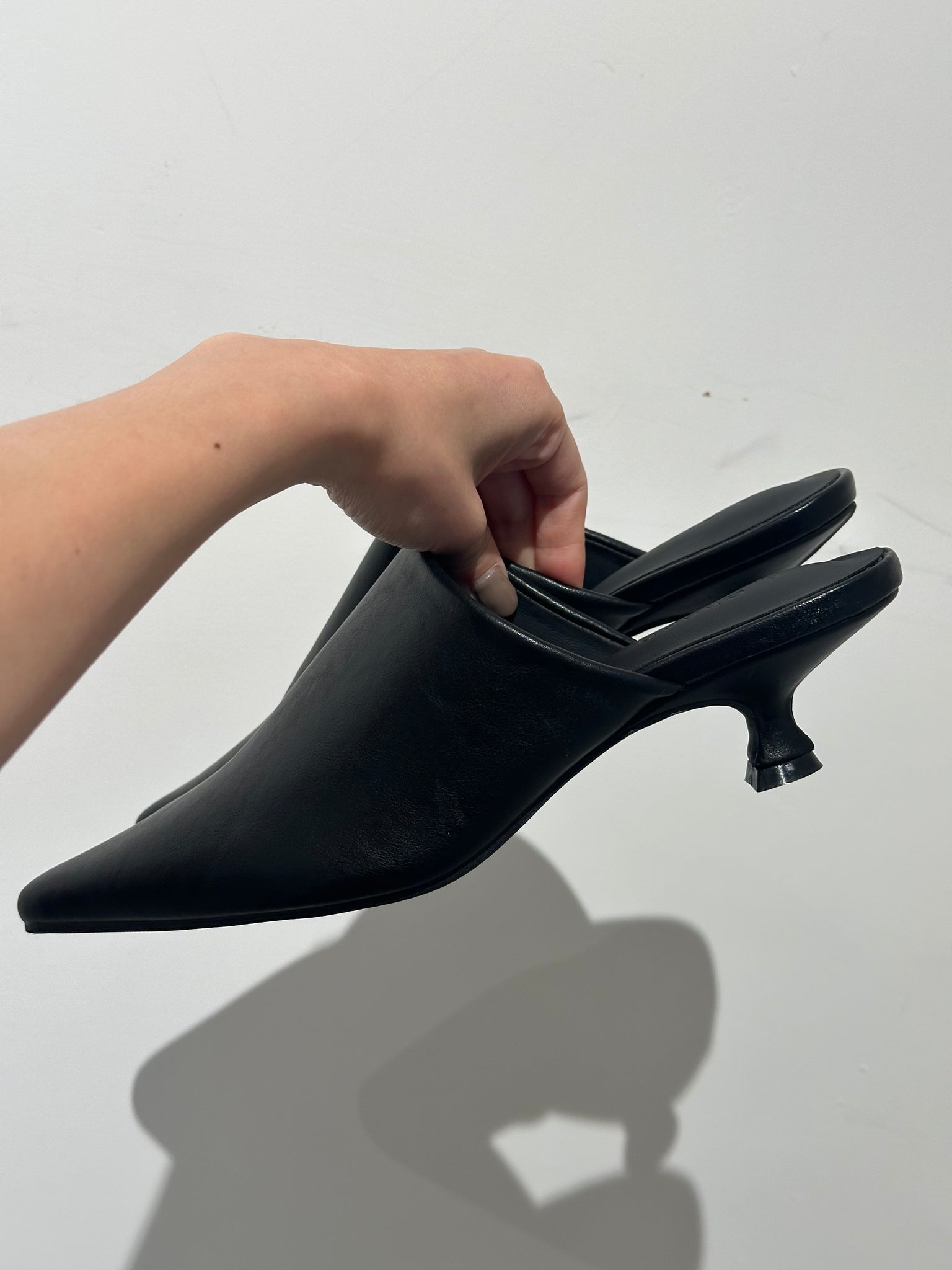 Classy Lamb Leather Pointed  Mules  (限時超抵快閃價$498至今晚23:59, 18-20Jun 超抵價$528, 之後批發價$568)