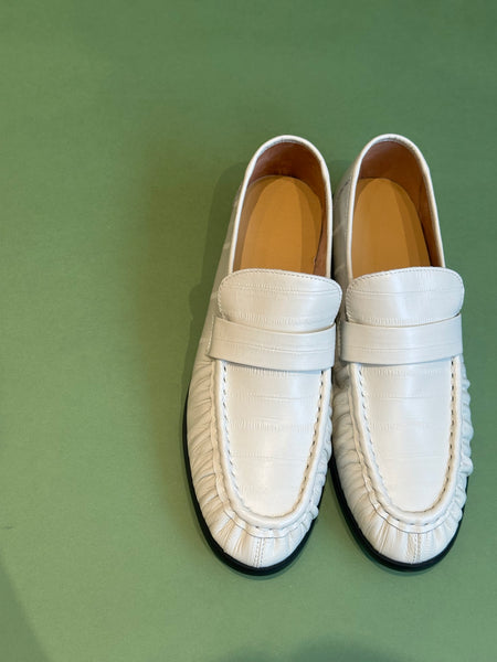 Croc Effect Leather Loafer Ivory (28-30May 超抵價 $568, 批發價$598)