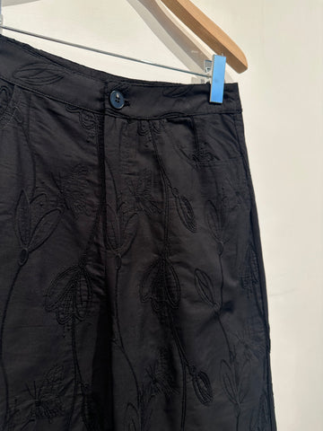 Embroidered Wave Hem Pants  (16-18Apr $468, 之後批發價$498）