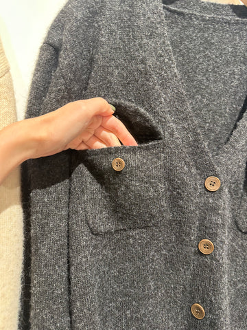 Flap Pocket V Neck Cardigan  (15-17Oct超抵價$398, 之後批發價$468)