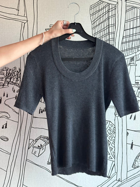 T10 Low U knit top (22-24Aug $248, 之後批發價$268）