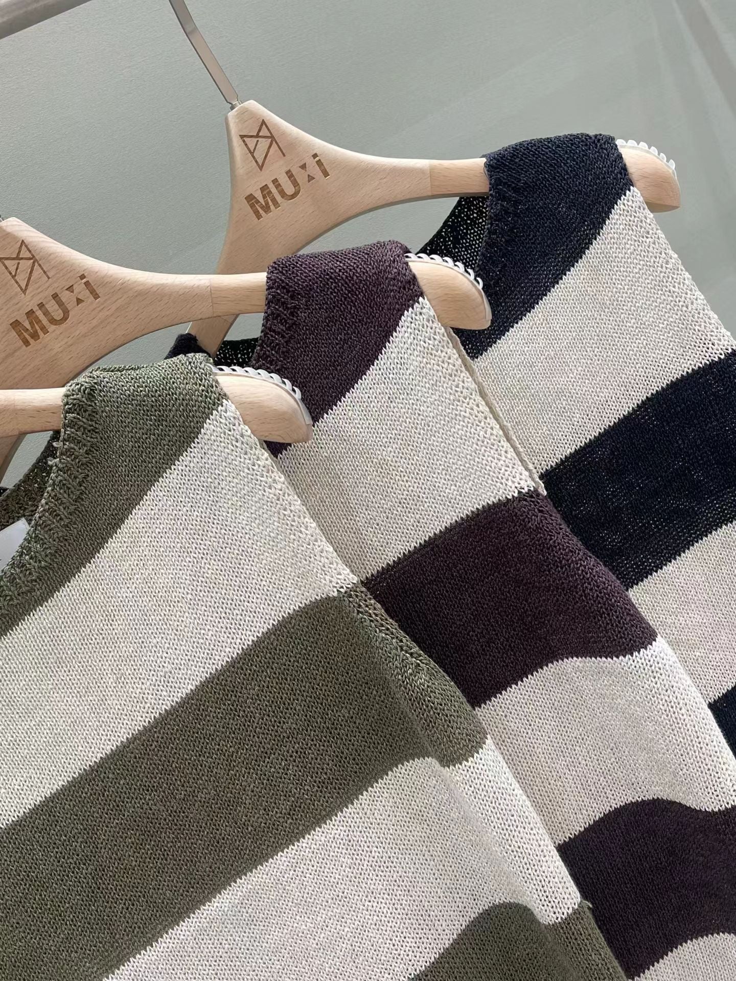 French Style Thick Stripe Knit Vest (30Apr-2May $398, 之後批發價$468）