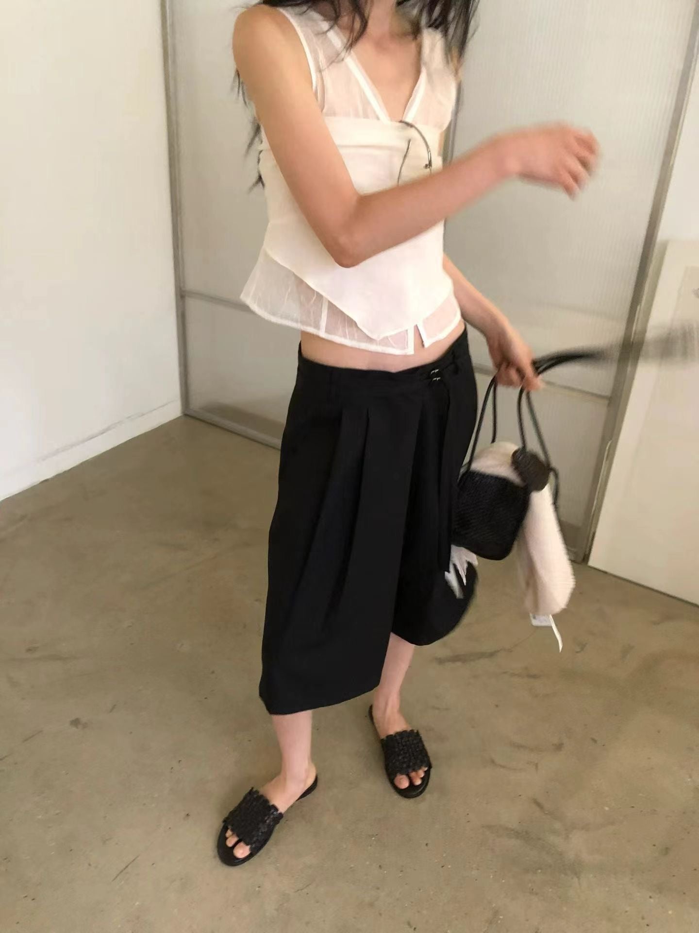 Side Buckle Bermuda Shorts  (24-27Jun 超抵價$498, 之後批發價$528)