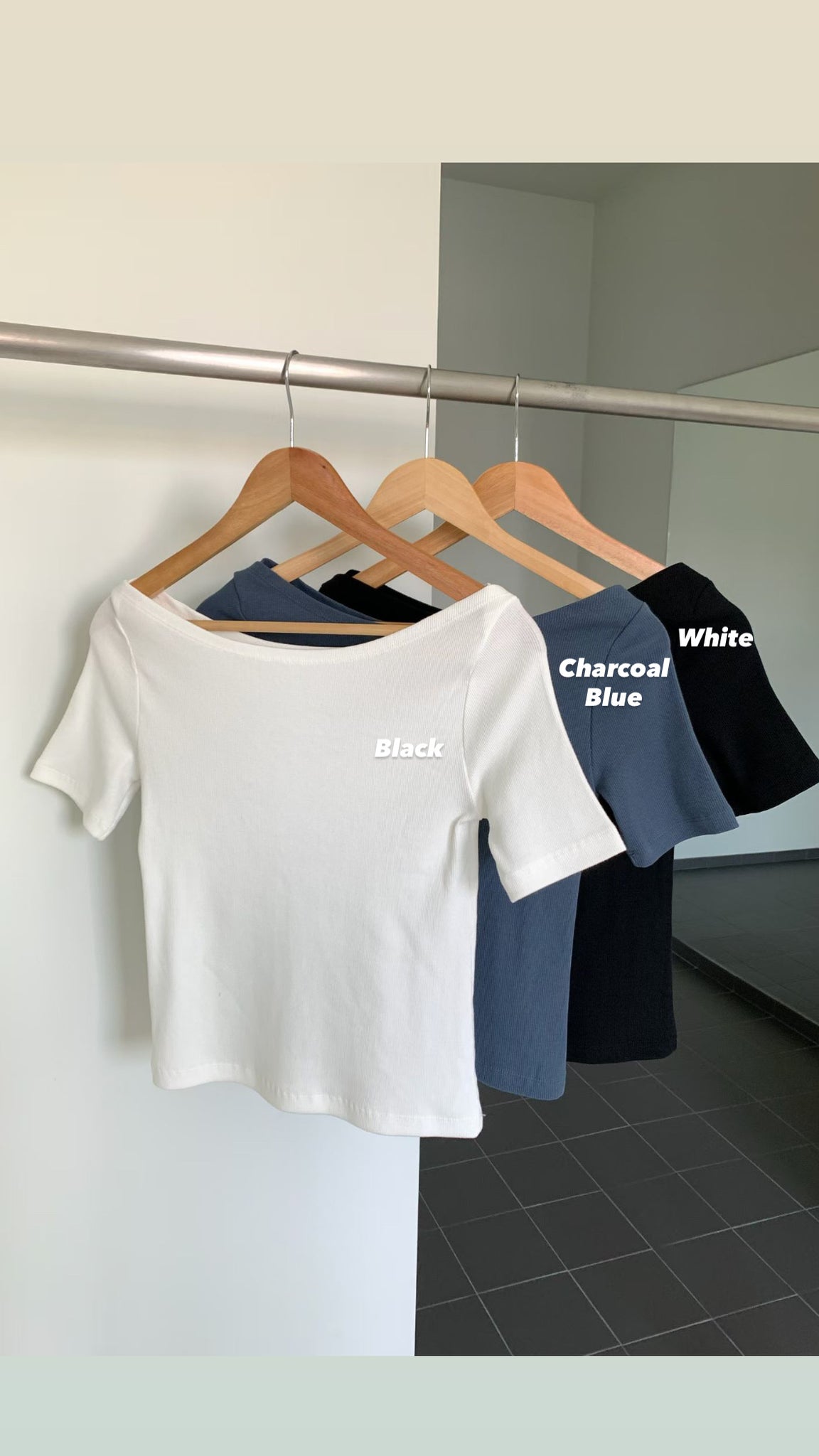 Two Ways Off Shoulder Tee (18-20Jun 超抵價$248, 之後批發價$268)