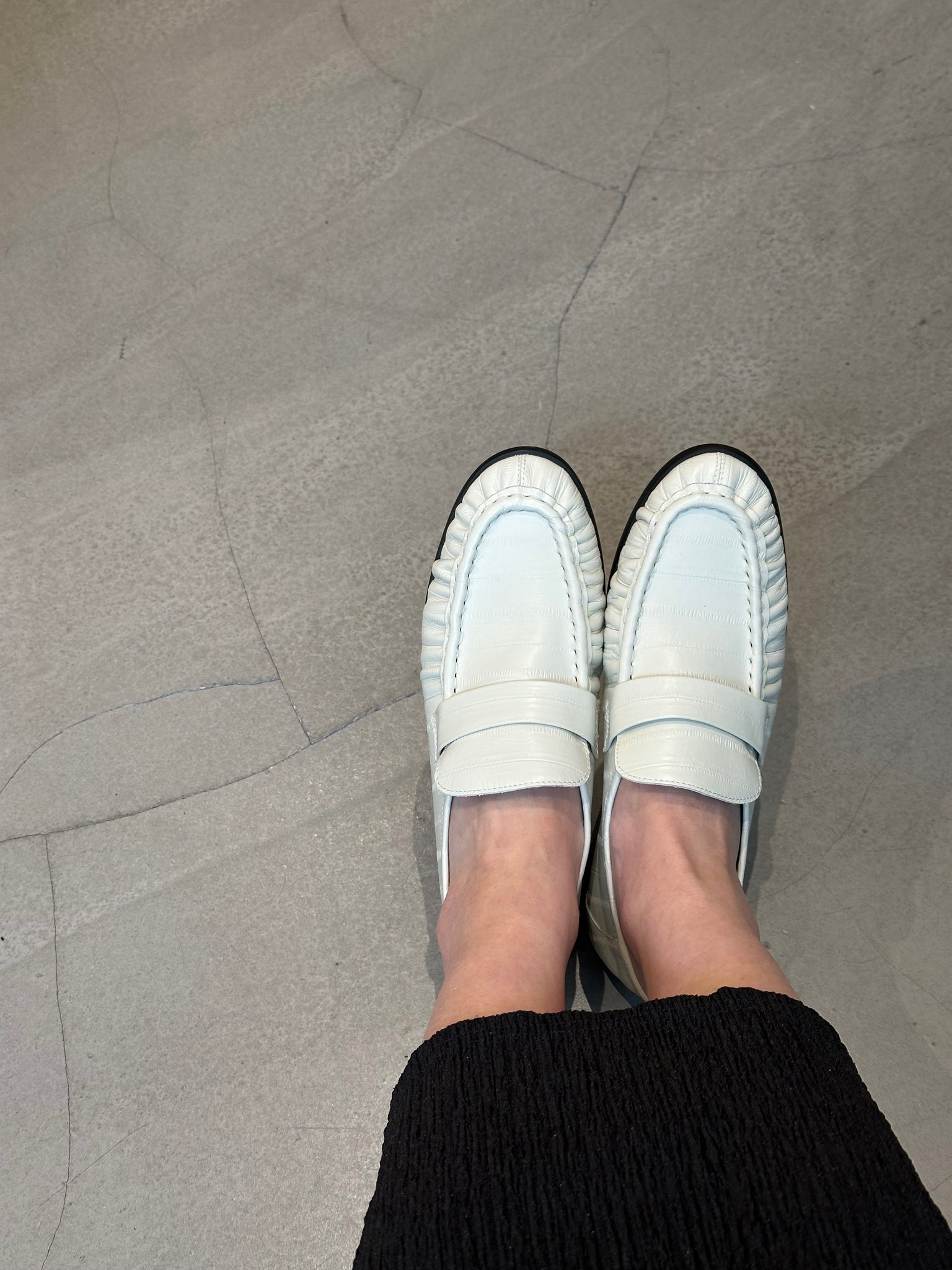 Croc Effect Leather Loafer Ivory (28-30May 超抵價 $568, 批發價$598)