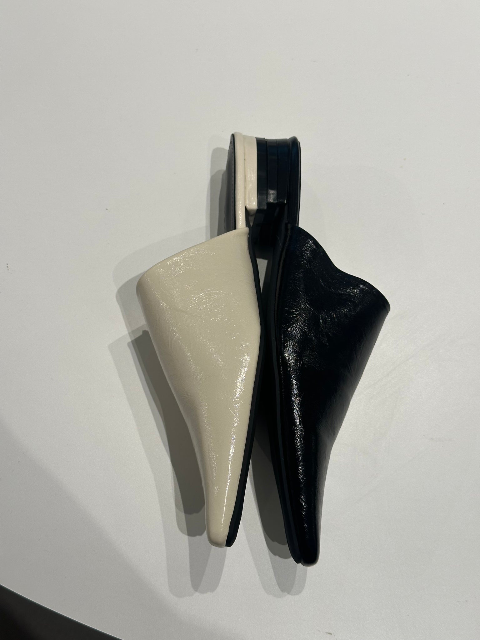 Daily Pointed Mules (28-30May 超抵價 $398, 批發價$428)
