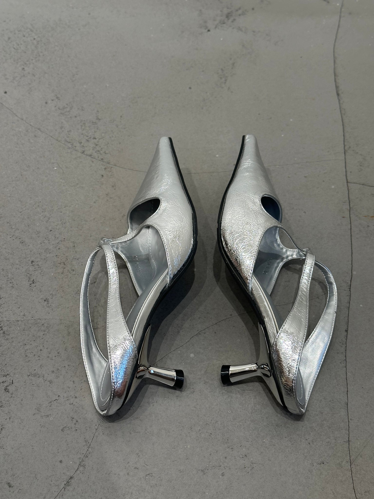 Silver Cross Pointed Mules  (限時超抵快閃價$448至今晚23:59, 18-20Jun 超抵價$468, 之後批發價$498)
