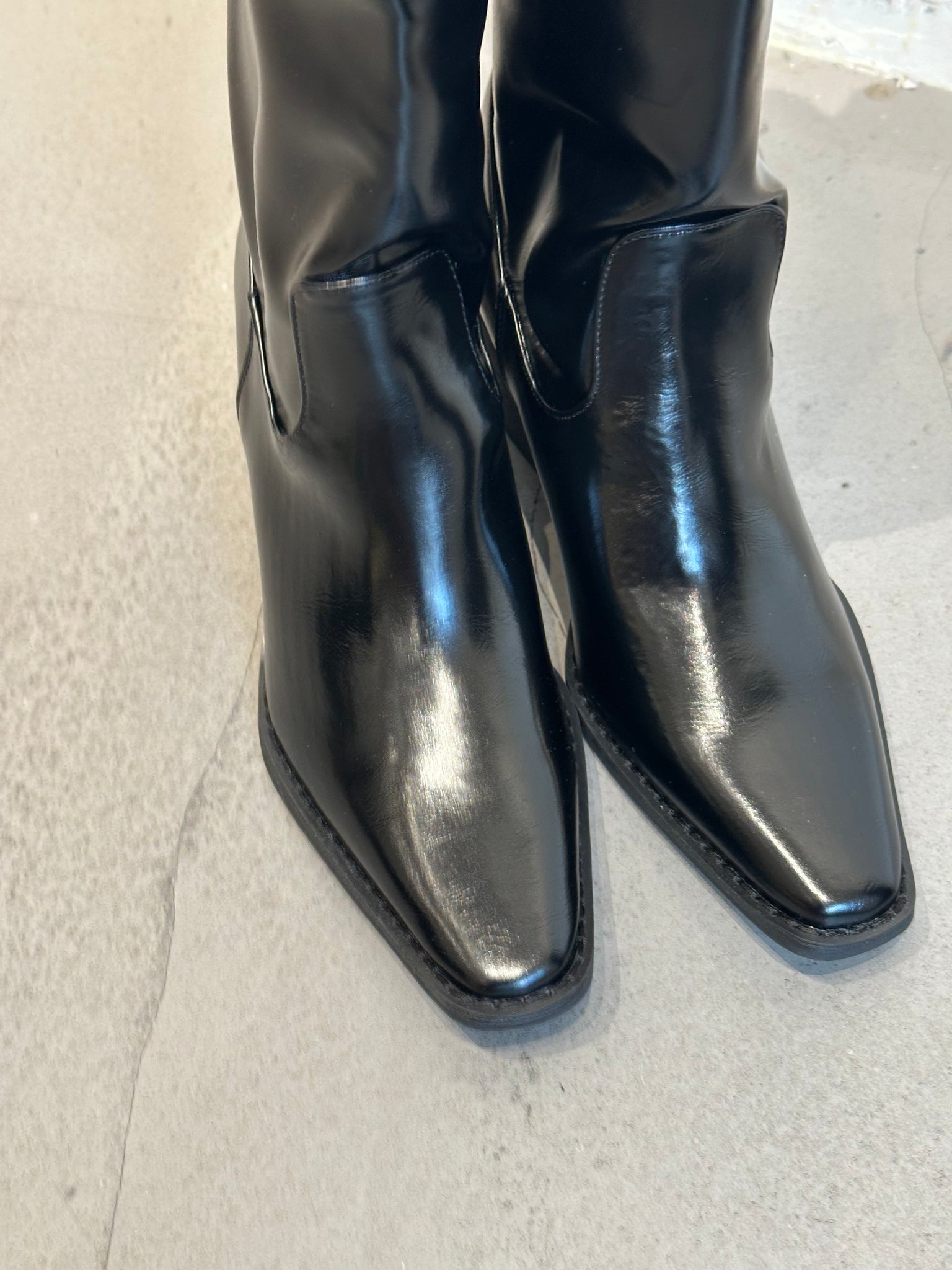 Daily Cool Pointed Long Boots (限時最抵價$568至今晚23:59, 15-17Oct超抵價$598, 之後批發價$698)