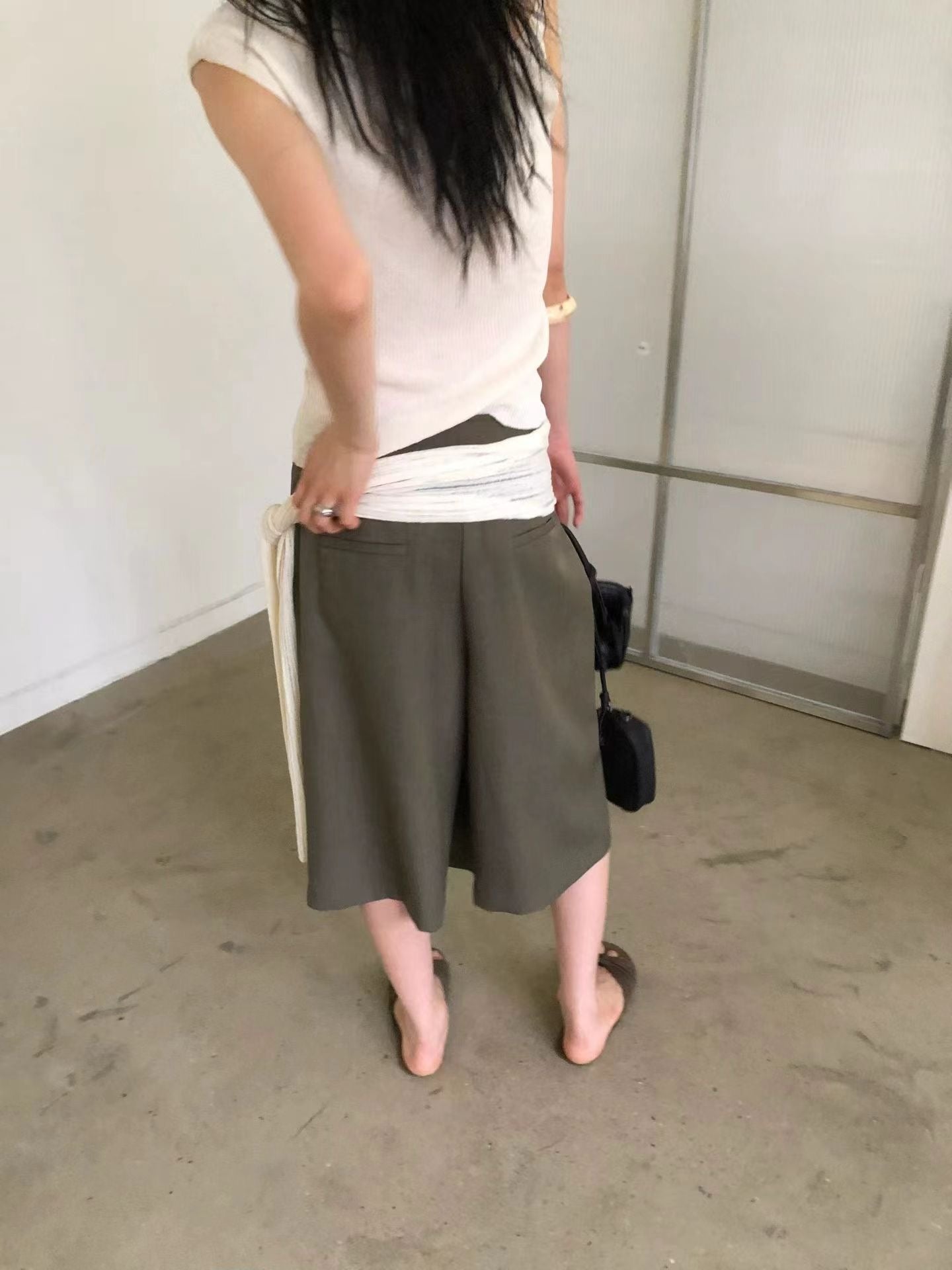 Side Buckle Bermuda Shorts  (24-27Jun 超抵價$498, 之後批發價$528)