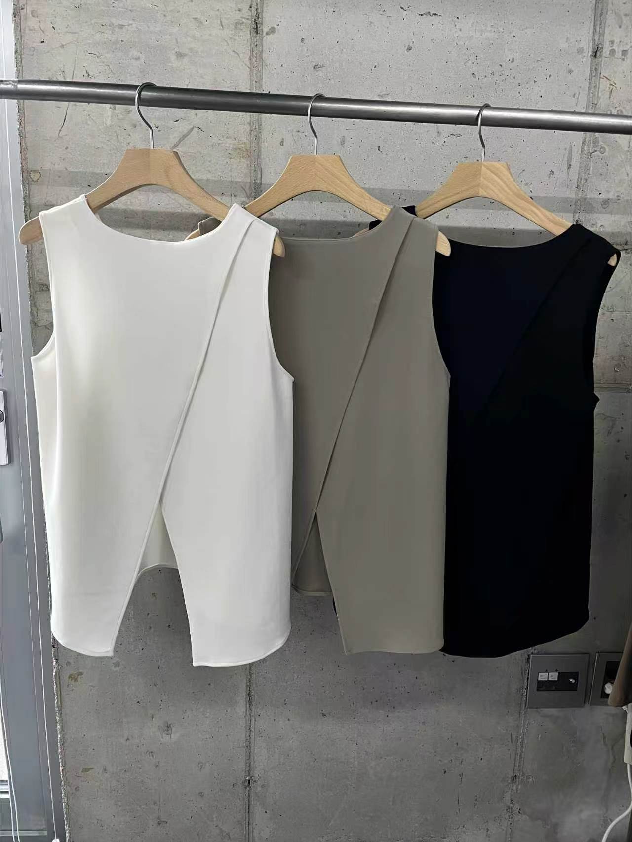 Classic Back Slit Vest (31Jul-2Aug 超抵價$298, 之後批發價$368)
