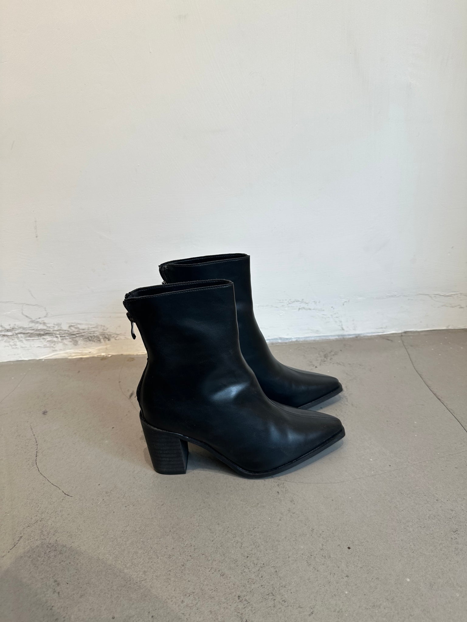 Genuine Leather Pointed Boots (14-17Oct超抵價$598, 之後批發價$698)
