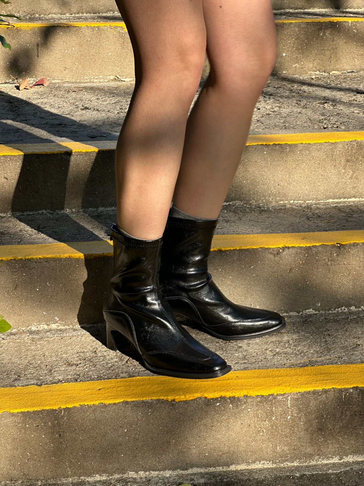 Stitched Leather Ankle Boots (14-16Jan $468, 之後批發價$598）