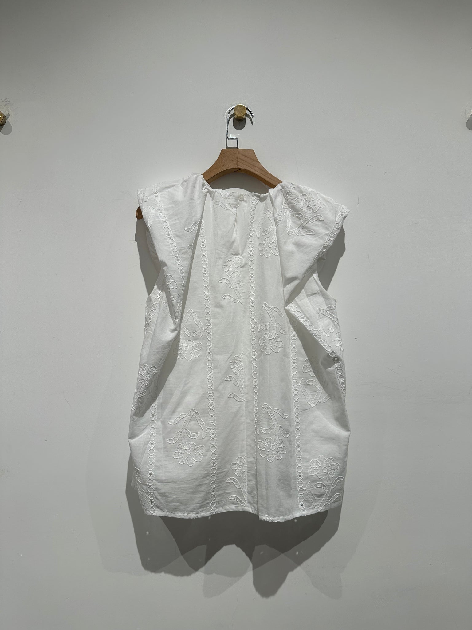 Embroidered Puff Sleeve Vest  (28-30May 超抵價$398, 之後批發價$448)