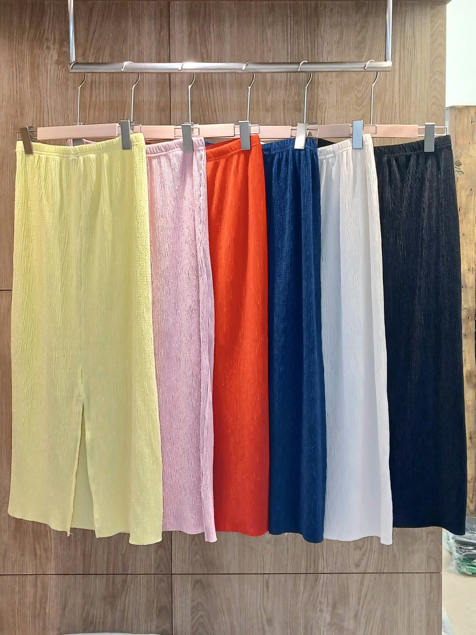 New Colour Wrinkle Pencil Skirt (18-20Jul 超抵價$228, 之後批發價$268)