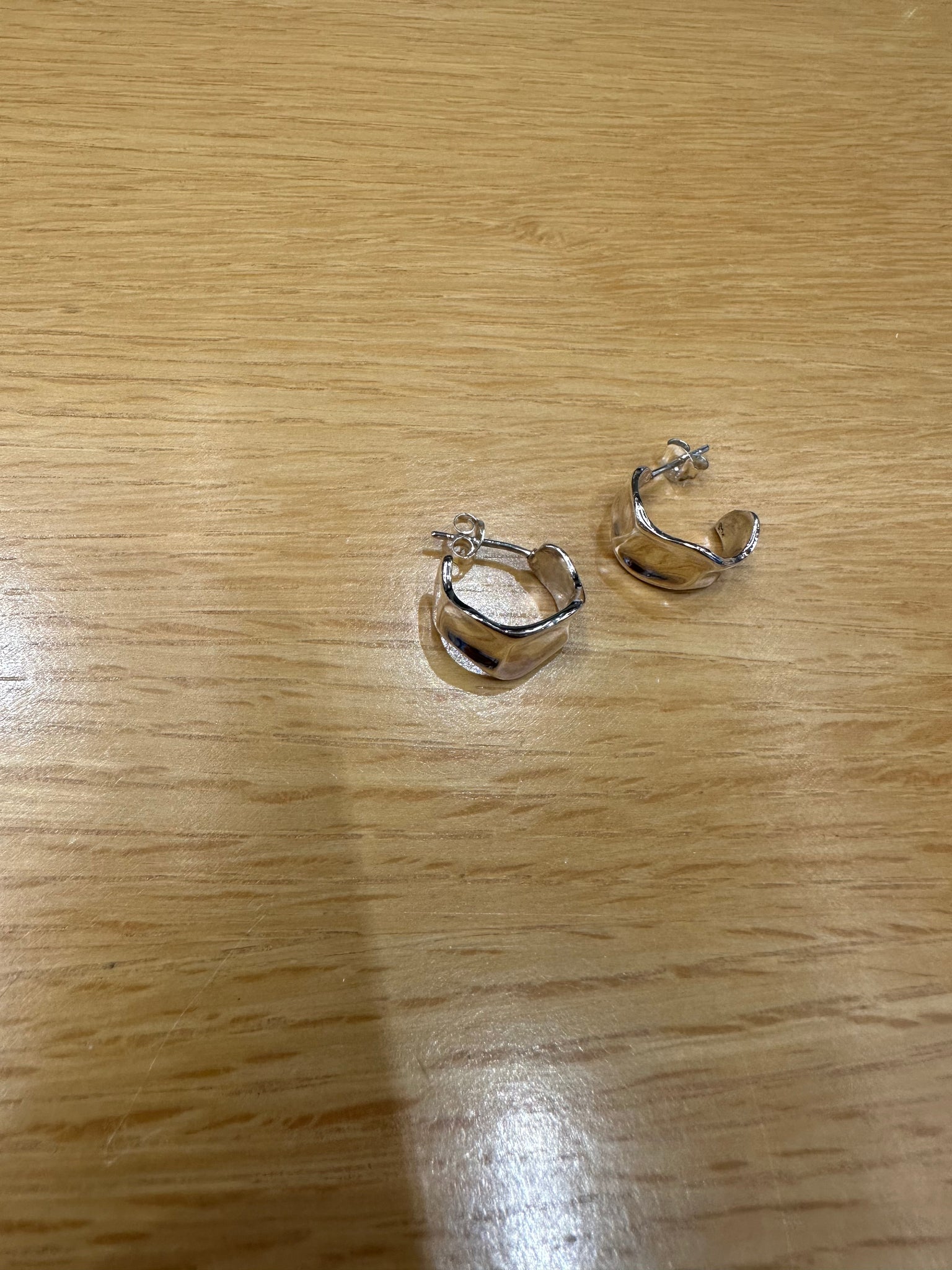 E4 (2-4Mar $398, 之後批發價$428）