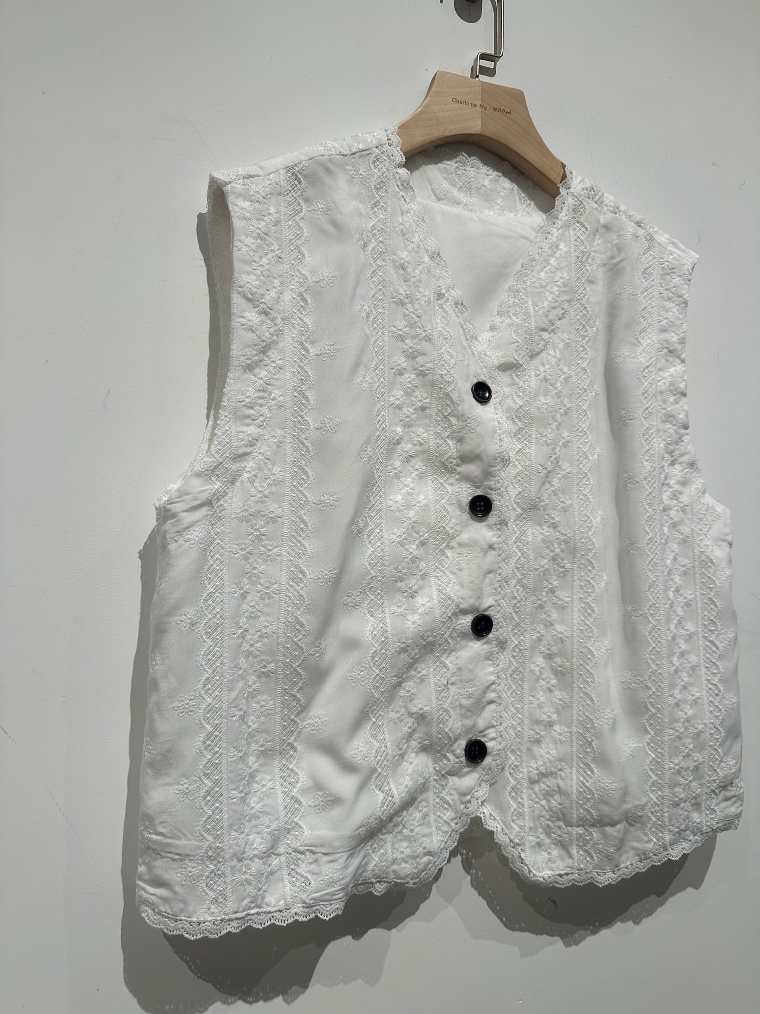 Delicate Lace Vest  (2-5Jul 超抵價$298, 之後批發價$398)