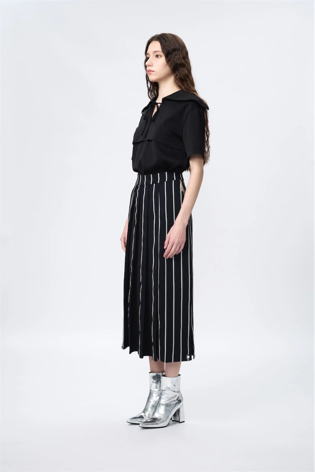 Eyelet Slits Block-Pleated Stripe Skirt