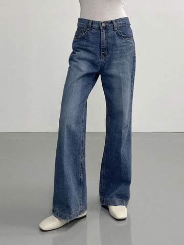 Essential Flare Jeans