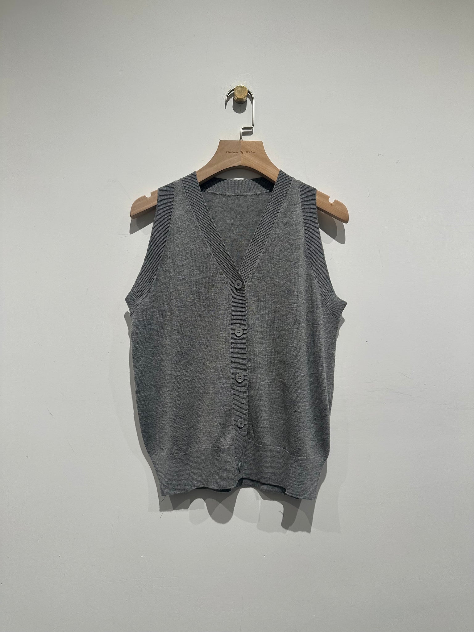 V Neck Button Knit Top (24-26Sep超抵價$198, 之後批發價$248)
