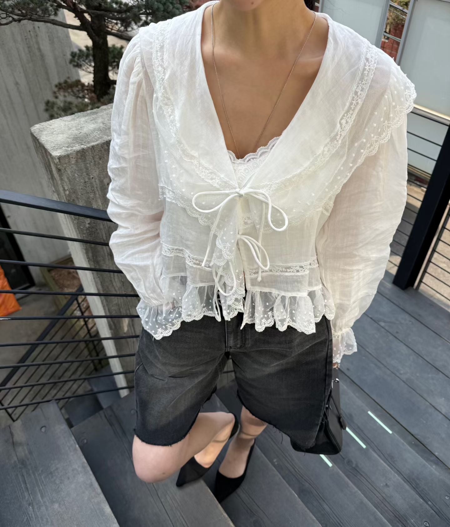 Deluxe Dot Lace Blouse (29Apr-1May $598, 之後批發價$598）