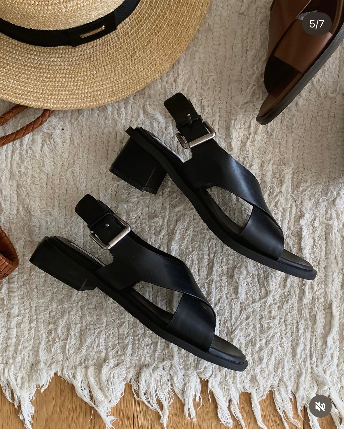 Genuine Leather Classy Cross Sandal (28-30May 超抵價 $528, 批發價$568)