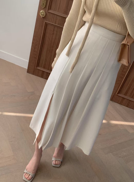 Slit Pleated Skirt