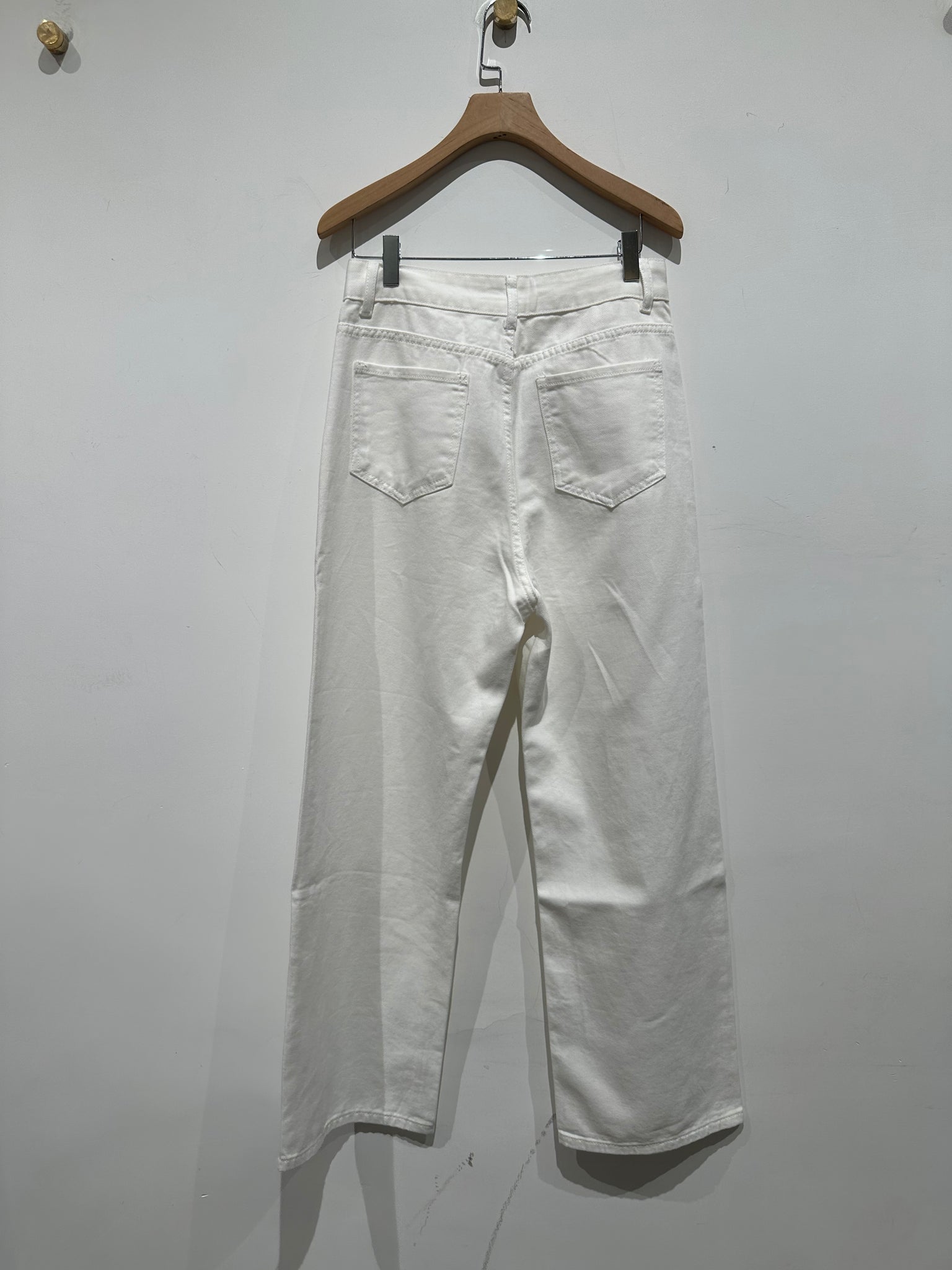 Summer White Jeans  (28-30May 超抵價$368, 之後批發價$398)