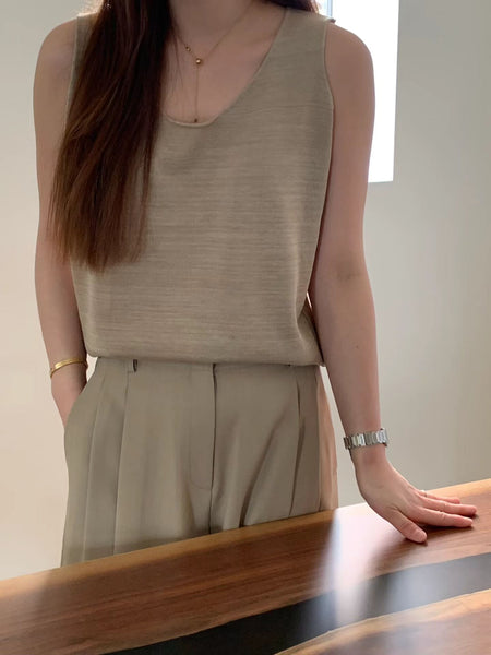 Essential VV Quality Knit Top