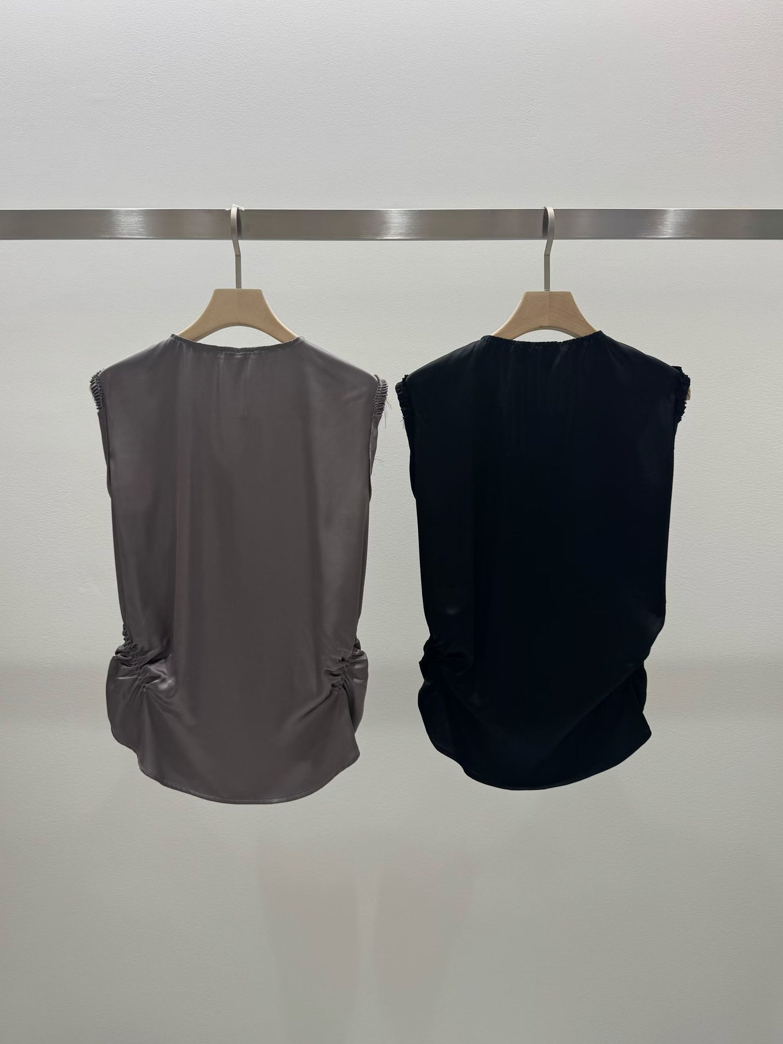 Satin Opera Vest (11-13Dec $548, 之後批發價$568）