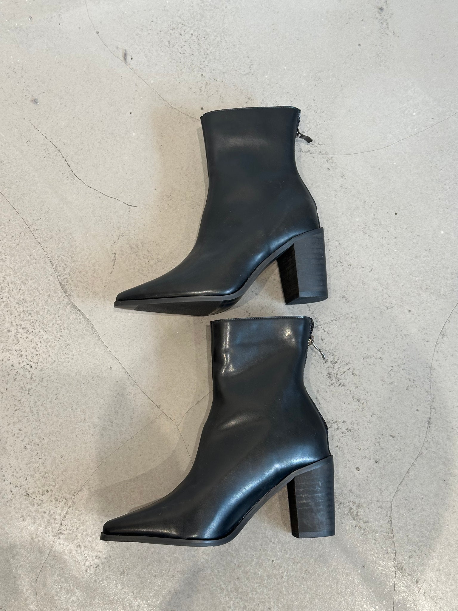 Genuine Leather Pointed Boots (14-17Oct超抵價$598, 之後批發價$698)
