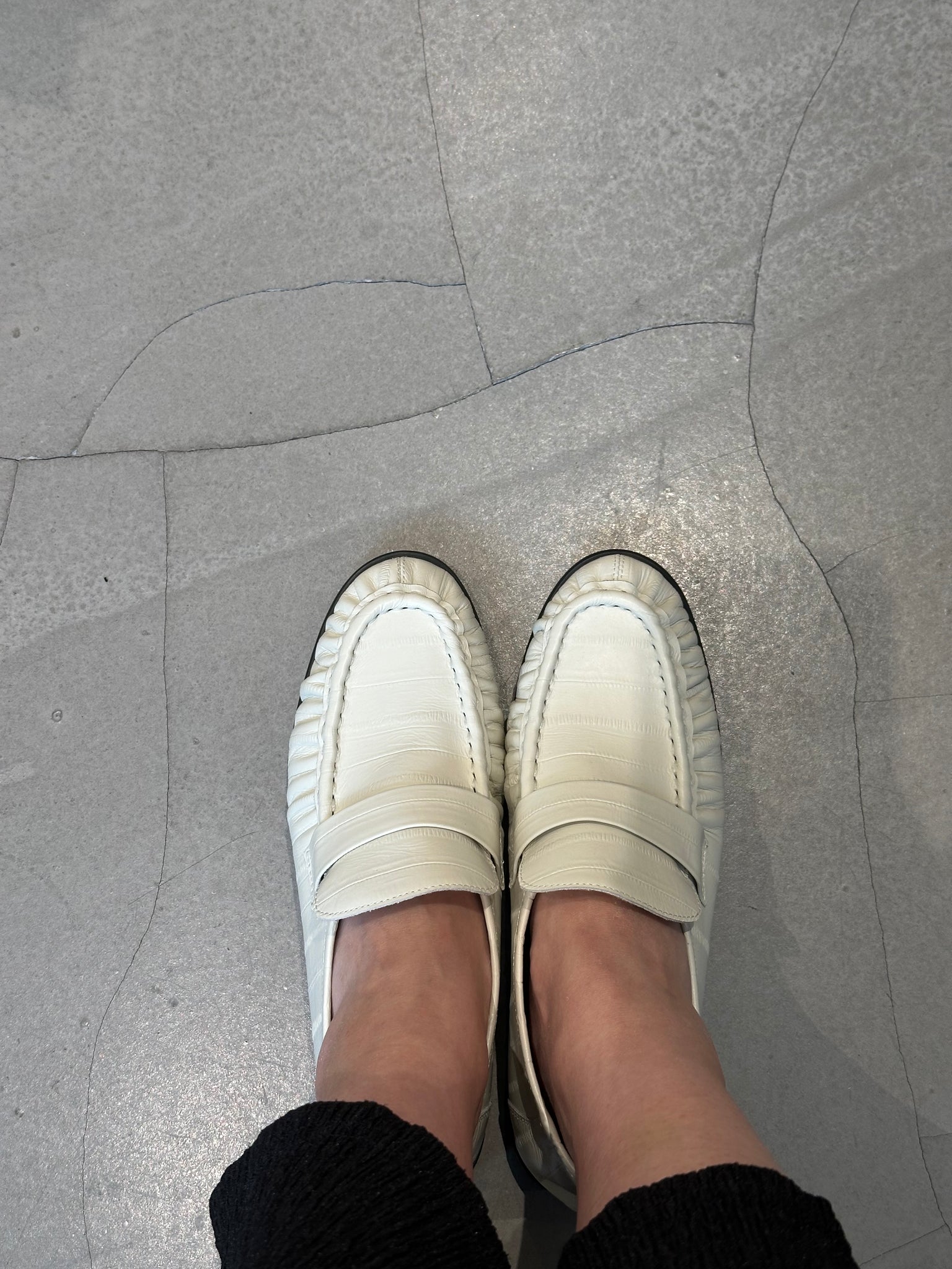 Croc Effect Leather Loafer Ivory (28-30May 超抵價 $568, 批發價$598)