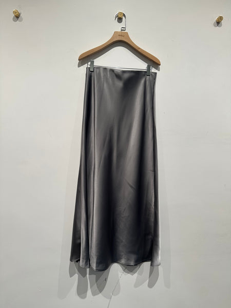 Must Have Satin Skirt (1-5Apr$298, 之後批發價$398）