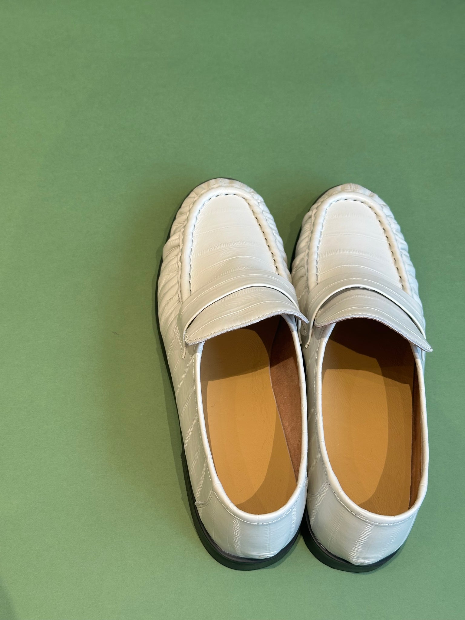 Croc Effect Leather Loafer Ivory (28-30May 超抵價 $568, 批發價$598)