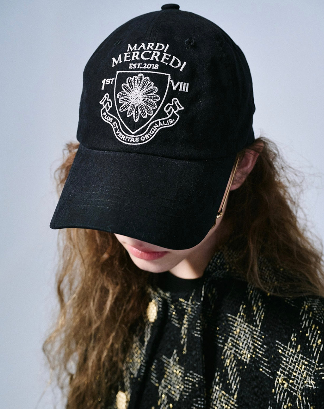 CAP ALUMNI EMBLEM BLACK IVORY