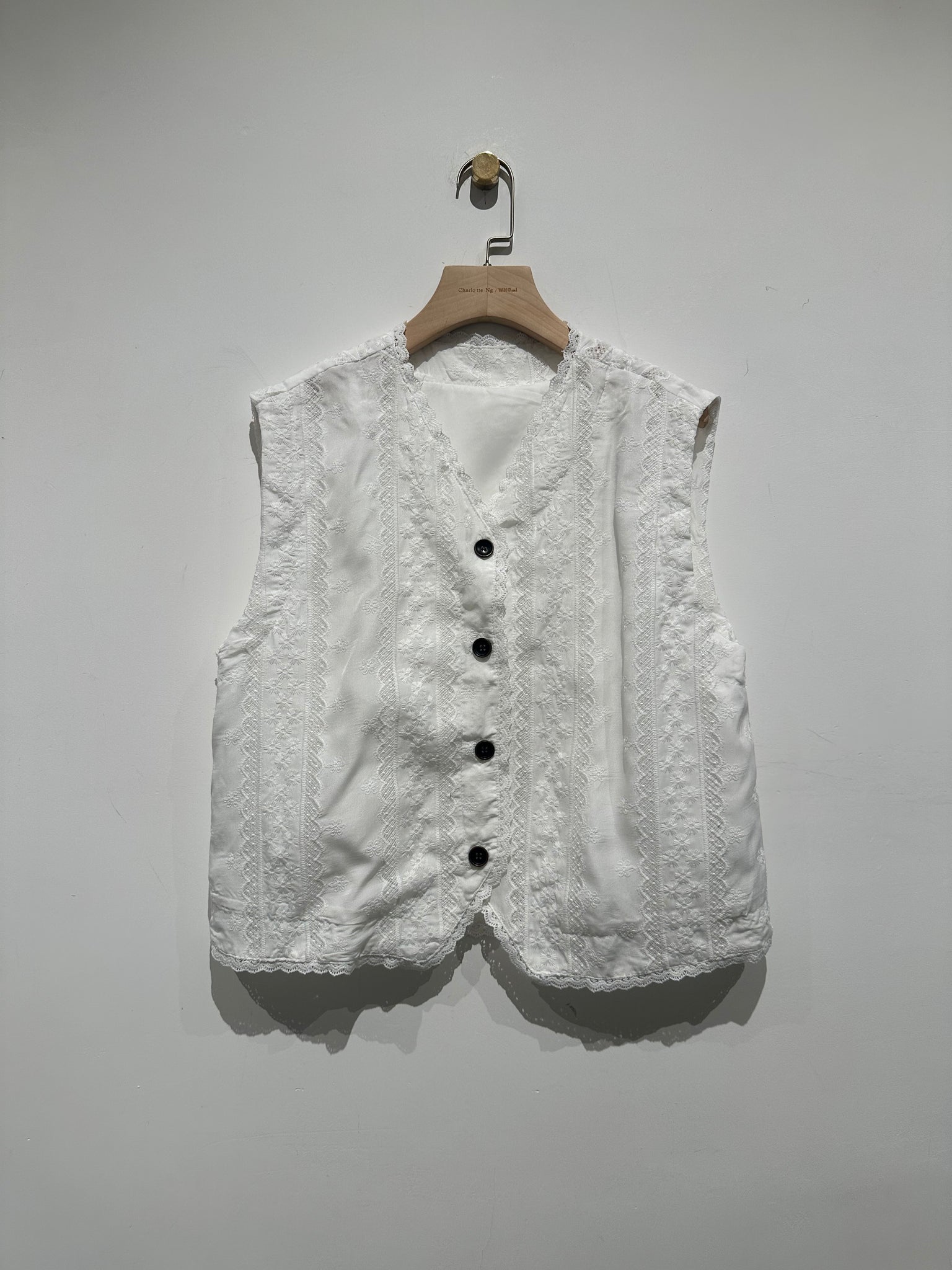 Delicate Lace Vest  (2-5Jul 超抵價$298, 之後批發價$398)
