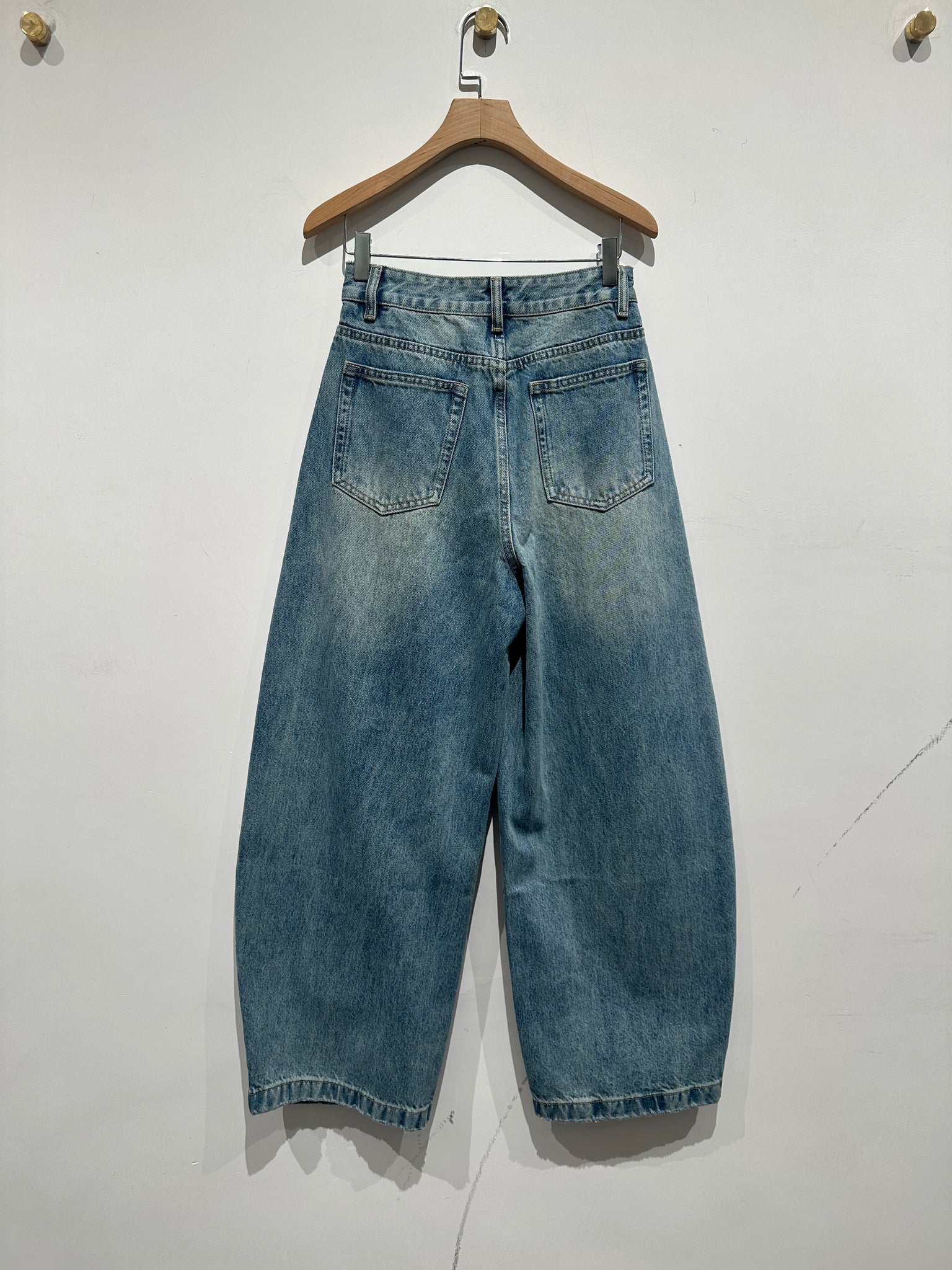 High Waist Barrel Washed Jeans (3-5Sep 超抵價$398, 之後批發價$468)